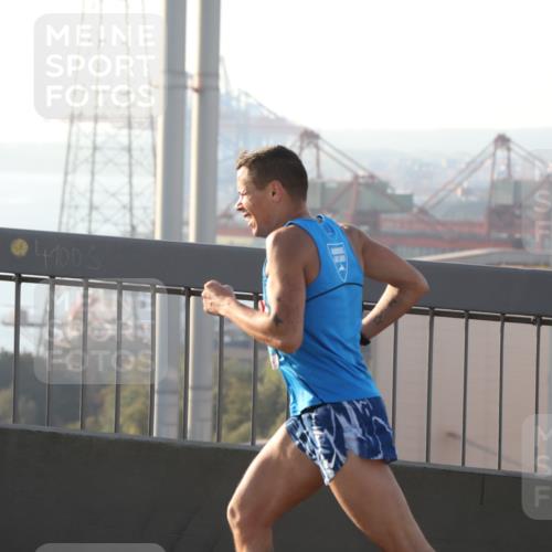 03.10.2025 - Köhlbrandbrückenlauf Yannick Fuchs http://msf.ph/oto/9176792 03.10.2025 08:26:23 Position 1 4100 meine-sportfotos.de