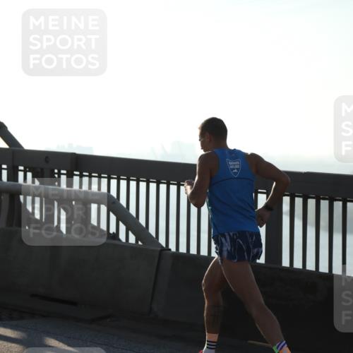 03.10.2025 - Köhlbrandbrückenlauf Yannick Fuchs http://msf.ph/oto/9176814 03.10.2025 08:26:24 Position 1  meine-sportfotos.de