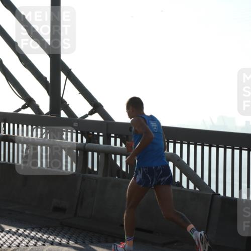 03.10.2025 - Köhlbrandbrückenlauf Yannick Fuchs http://msf.ph/oto/9176817 03.10.2025 08:26:25 Position 1 1765 meine-sportfotos.de