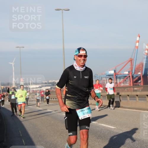 03.10.2025 - Köhlbrandbrückenlauf Yannick Fuchs http://msf.ph/oto/9176819 03.10.2025 08:47:19 Position 2 2256 meine-sportfotos.de