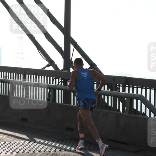 03.10.2025 - Köhlbrandbrückenlauf Yannick Fuchs http://msf.ph/oto/9176824 03.10.2025 08:26:25 Position 1  meine-sportfotos.de