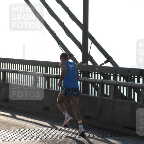 03.10.2025 - Köhlbrandbrückenlauf Yannick Fuchs http://msf.ph/oto/9176831 03.10.2025 08:26:25 Position 1  meine-sportfotos.de