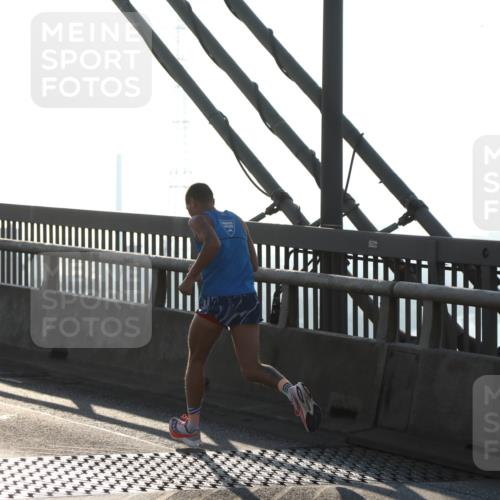 03.10.2025 - Köhlbrandbrückenlauf Yannick Fuchs http://msf.ph/oto/9176834 03.10.2025 08:26:25 Position 1  meine-sportfotos.de
