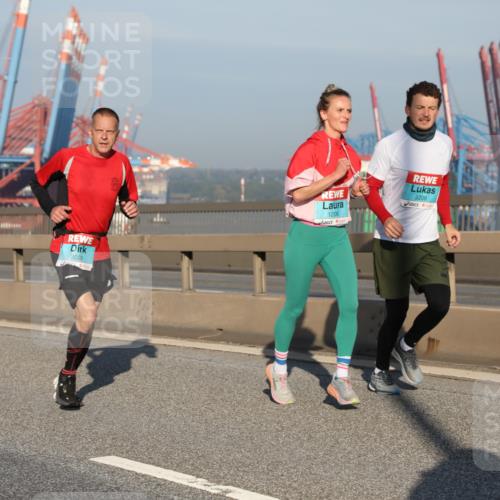 03.10.2025 - Köhlbrandbrückenlauf Yannick Fuchs http://msf.ph/oto/9176841 03.10.2025 08:47:23 Position 2 3028, 1206, 3208 meine-sportfotos.de