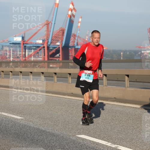 03.10.2025 - Köhlbrandbrückenlauf Yannick Fuchs http://msf.ph/oto/9176844 03.10.2025 08:47:23 Position 2 3028, 1206 meine-sportfotos.de