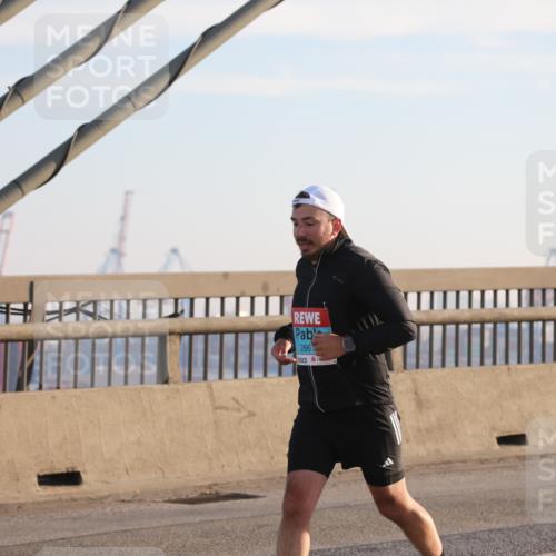 03.10.2025 - Köhlbrandbrückenlauf Yannick Fuchs http://msf.ph/oto/9176848 03.10.2025 08:26:35 Position 1 266 meine-sportfotos.de