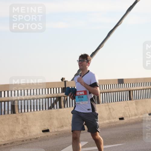 03.10.2025 - Köhlbrandbrückenlauf Yannick Fuchs http://msf.ph/oto/9176859 03.10.2025 08:26:37 Position 1 1516 meine-sportfotos.de