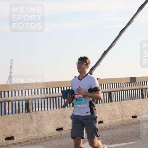 03.10.2025 - Köhlbrandbrückenlauf Yannick Fuchs http://msf.ph/oto/9176861 03.10.2025 08:26:37 Position 1 1516 meine-sportfotos.de