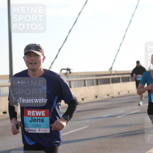 03.10.2025 - Köhlbrandbrückenlauf Yannick Fuchs http://msf.ph/oto/9176868 03.10.2025 08:26:38 Position 1 1626, 1250 meine-sportfotos.de