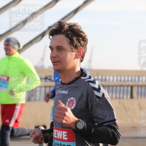 03.10.2025 - Köhlbrandbrückenlauf Yannick Fuchs http://msf.ph/oto/9176909 03.10.2025 08:26:46 Position 1  meine-sportfotos.de