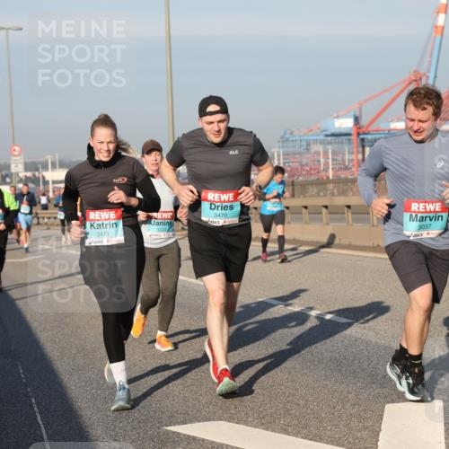 03.10.2025 - Köhlbrandbrückenlauf Yannick Fuchs http://msf.ph/oto/9176911 03.10.2025 08:47:32 Position 2 3471, 1324, 3470, 3037 meine-sportfotos.de