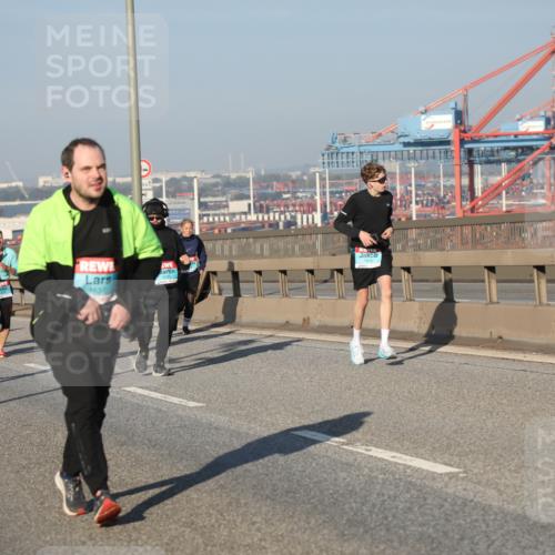 03.10.2025 - Köhlbrandbrückenlauf Yannick Fuchs http://msf.ph/oto/9176940 03.10.2025 08:47:37 Position 2 1537 meine-sportfotos.de