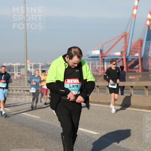 03.10.2025 - Köhlbrandbrückenlauf Yannick Fuchs http://msf.ph/oto/9176955 03.10.2025 08:47:38 Position 2 1537 meine-sportfotos.de