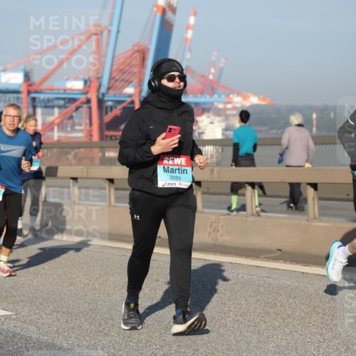 03.10.2025 - Köhlbrandbrückenlauf Yannick Fuchs http://msf.ph/oto/9176981 03.10.2025 08:47:41 Position 2 2093, 1933 meine-sportfotos.de