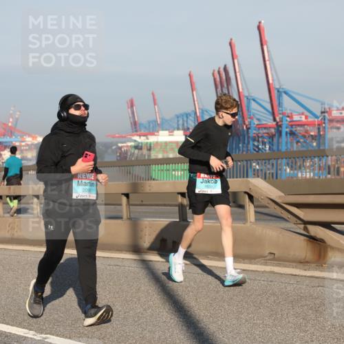03.10.2025 - Köhlbrandbrückenlauf Yannick Fuchs http://msf.ph/oto/9176987 03.10.2025 08:47:42 Position 2 2093, 1933 meine-sportfotos.de