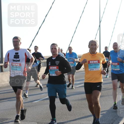 03.10.2025 - Köhlbrandbrückenlauf Yannick Fuchs http://msf.ph/oto/9177000 03.10.2025 08:27:01 Position 1 3236, 2761, 1428, 3250 meine-sportfotos.de