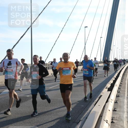 03.10.2025 - Köhlbrandbrückenlauf Yannick Fuchs http://msf.ph/oto/9177009 03.10.2025 08:27:01 Position 1 1089, 2761, 1428 meine-sportfotos.de