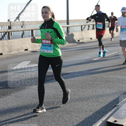 03.10.2025 - Köhlbrandbrückenlauf Yannick Fuchs http://msf.ph/oto/9177021 03.10.2025 08:27:04 Position 1 2714 meine-sportfotos.de