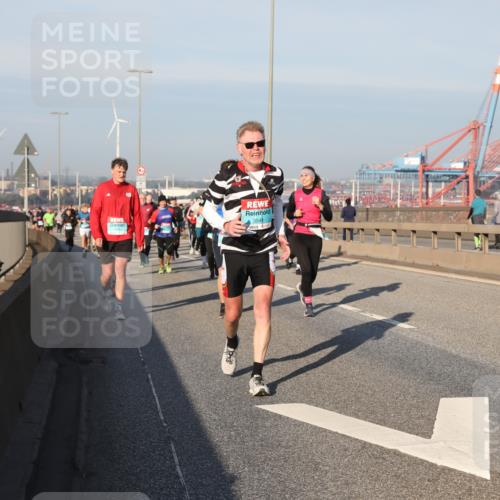 03.10.2025 - Köhlbrandbrückenlauf Yannick Fuchs http://msf.ph/oto/9177024 03.10.2025 08:47:45 Position 2 3540 meine-sportfotos.de