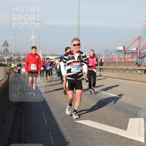 03.10.2025 - Köhlbrandbrückenlauf Yannick Fuchs http://msf.ph/oto/9177027 03.10.2025 08:47:45 Position 2 3540 meine-sportfotos.de