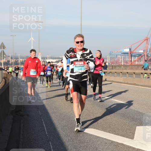 03.10.2025 - Köhlbrandbrückenlauf Yannick Fuchs http://msf.ph/oto/9177030 03.10.2025 08:47:45 Position 2 3540 meine-sportfotos.de