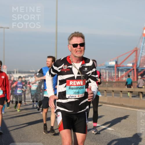 03.10.2025 - Köhlbrandbrückenlauf Yannick Fuchs http://msf.ph/oto/9177033 03.10.2025 08:47:46 Position 2 3540 meine-sportfotos.de