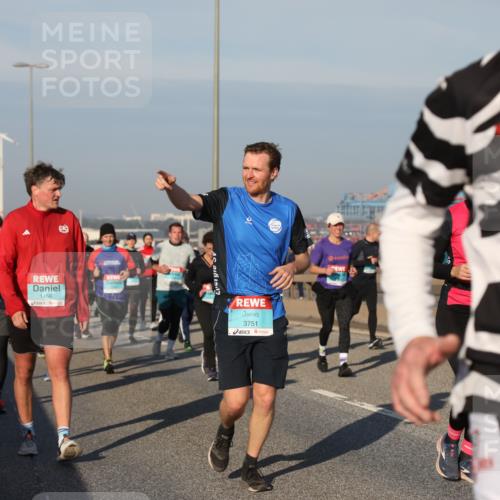 03.10.2025 - Köhlbrandbrückenlauf Yannick Fuchs http://msf.ph/oto/9177037 03.10.2025 08:47:47 Position 2 1456, 3751, 35 meine-sportfotos.de