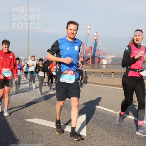 03.10.2025 - Köhlbrandbrückenlauf Yannick Fuchs http://msf.ph/oto/9177046 03.10.2025 08:47:48 Position 2 3751 meine-sportfotos.de