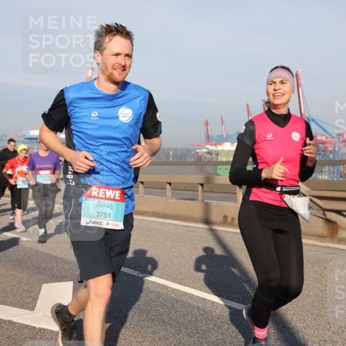 03.10.2025 - Köhlbrandbrückenlauf Yannick Fuchs http://msf.ph/oto/9177049 03.10.2025 08:47:49 Position 2 3751 meine-sportfotos.de