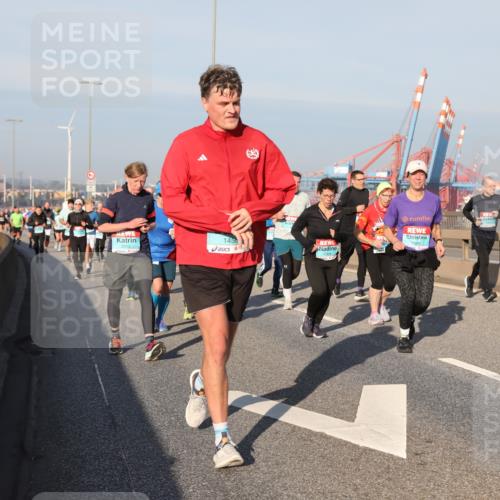 03.10.2025 - Köhlbrandbrückenlauf Yannick Fuchs http://msf.ph/oto/9177052 03.10.2025 08:47:50 Position 2 1305, 2986, 1456, 2813 meine-sportfotos.de