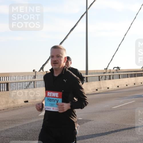 03.10.2025 - Köhlbrandbrückenlauf Yannick Fuchs http://msf.ph/oto/9177058 03.10.2025 08:27:09 Position 1 1397, 1496 meine-sportfotos.de