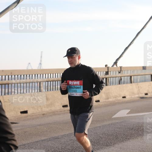 03.10.2025 - Köhlbrandbrückenlauf Yannick Fuchs http://msf.ph/oto/9177065 03.10.2025 08:27:10 Position 1 7, 1403 meine-sportfotos.de