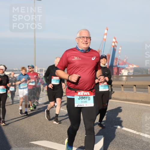 03.10.2025 - Köhlbrandbrückenlauf Yannick Fuchs http://msf.ph/oto/9177078 03.10.2025 08:47:53 Position 2 3595, 1979 meine-sportfotos.de