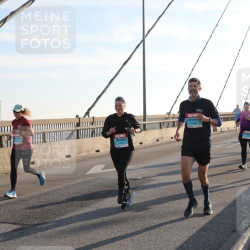 03.10.2025 - Köhlbrandbrückenlauf Yannick Fuchs http://msf.ph/oto/9177105 03.10.2025 08:27:14 Position 1 1238, 3138 meine-sportfotos.de