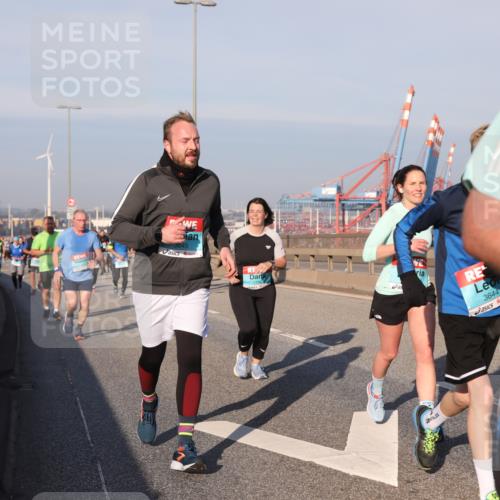 03.10.2025 - Köhlbrandbrückenlauf Yannick Fuchs http://msf.ph/oto/9177134 03.10.2025 08:48:00 Position 2 3645, 3644, 20 meine-sportfotos.de