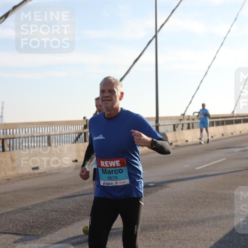 03.10.2025 - Köhlbrandbrückenlauf Yannick Fuchs http://msf.ph/oto/9177144 03.10.2025 08:27:18 Position 1 3679 meine-sportfotos.de