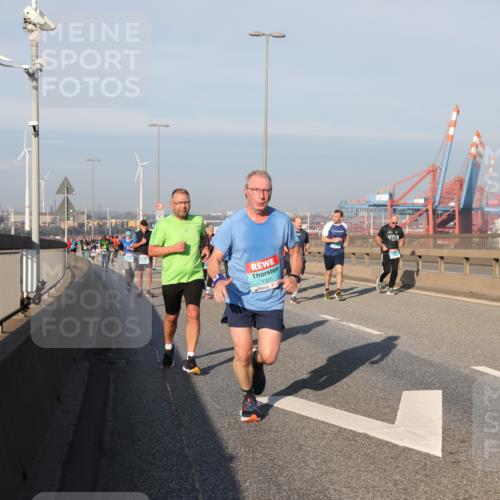 03.10.2025 - Köhlbrandbrückenlauf Yannick Fuchs http://msf.ph/oto/9177146 03.10.2025 08:48:03 Position 2 1325 meine-sportfotos.de