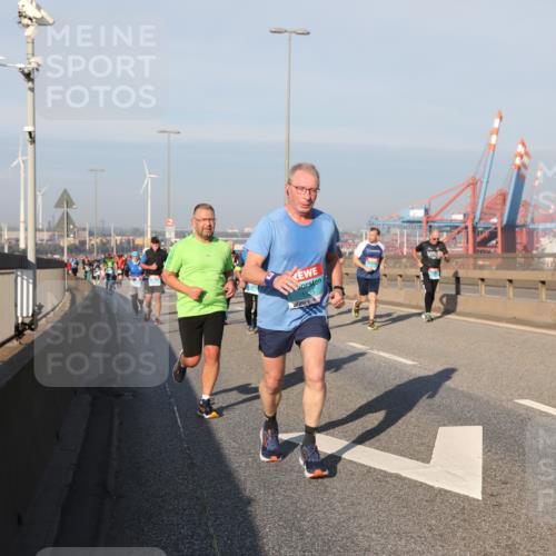 03.10.2025 - Köhlbrandbrückenlauf Yannick Fuchs http://msf.ph/oto/9177148 03.10.2025 08:48:03 Position 2 1325 meine-sportfotos.de