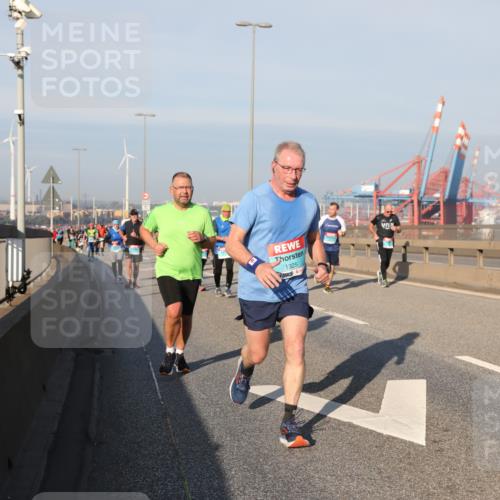 03.10.2025 - Köhlbrandbrückenlauf Yannick Fuchs http://msf.ph/oto/9177151 03.10.2025 08:48:03 Position 2 1325 meine-sportfotos.de