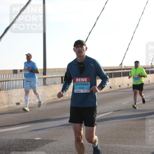 03.10.2025 - Köhlbrandbrückenlauf Yannick Fuchs http://msf.ph/oto/9177165 03.10.2025 08:27:20 Position 1 3228, 2 meine-sportfotos.de