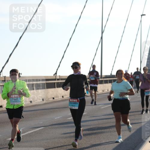03.10.2025 - Köhlbrandbrückenlauf Yannick Fuchs http://msf.ph/oto/9177184 03.10.2025 08:27:22 Position 1 3198, 2814 meine-sportfotos.de