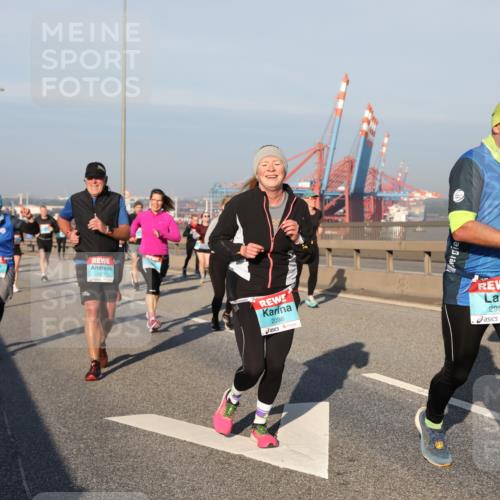 03.10.2025 - Köhlbrandbrückenlauf Yannick Fuchs http://msf.ph/oto/9177185 03.10.2025 08:48:08 Position 2 1471, 2098, 2956, 2165 meine-sportfotos.de