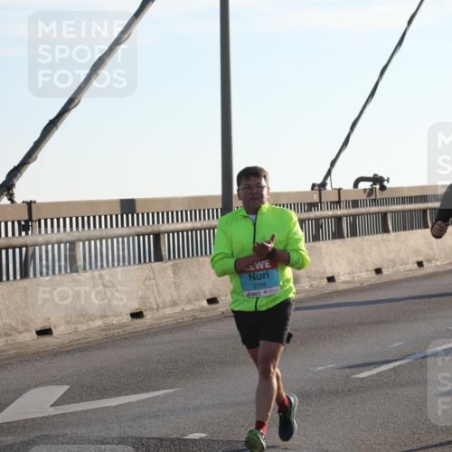 03.10.2025 - Köhlbrandbrückenlauf Yannick Fuchs http://msf.ph/oto/9177190 03.10.2025 08:27:22 Position 1 3198, 2814 meine-sportfotos.de