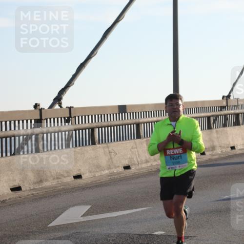 03.10.2025 - Köhlbrandbrückenlauf Yannick Fuchs http://msf.ph/oto/9177195 03.10.2025 08:27:22 Position 1 3198, 2814 meine-sportfotos.de