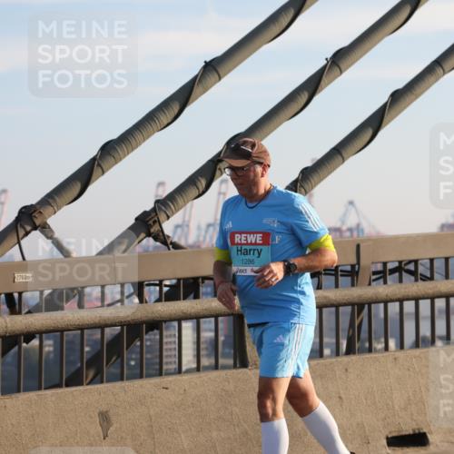 03.10.2025 - Köhlbrandbrückenlauf Yannick Fuchs http://msf.ph/oto/9177201 03.10.2025 08:27:23 Position 1 2760, 1286 meine-sportfotos.de