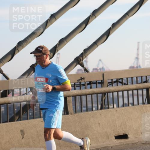 03.10.2025 - Köhlbrandbrückenlauf Yannick Fuchs http://msf.ph/oto/9177203 03.10.2025 08:27:23 Position 1 2760, 1286 meine-sportfotos.de