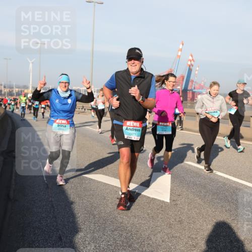 03.10.2025 - Köhlbrandbrückenlauf Yannick Fuchs http://msf.ph/oto/9177205 03.10.2025 08:48:09 Position 2 1471, 3798, 2954 meine-sportfotos.de