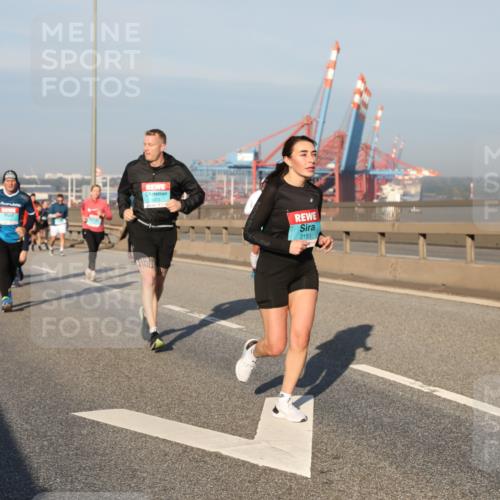 03.10.2025 - Köhlbrandbrückenlauf Yannick Fuchs http://msf.ph/oto/9177255 03.10.2025 08:48:14 Position 2 3473, 2155 meine-sportfotos.de