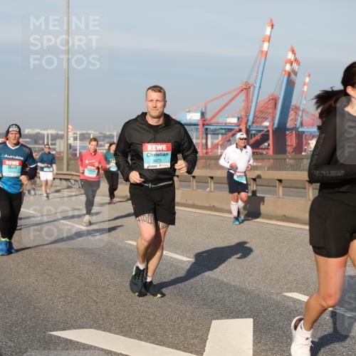 03.10.2025 - Köhlbrandbrückenlauf Yannick Fuchs http://msf.ph/oto/9177263 03.10.2025 08:48:15 Position 2 3473 meine-sportfotos.de