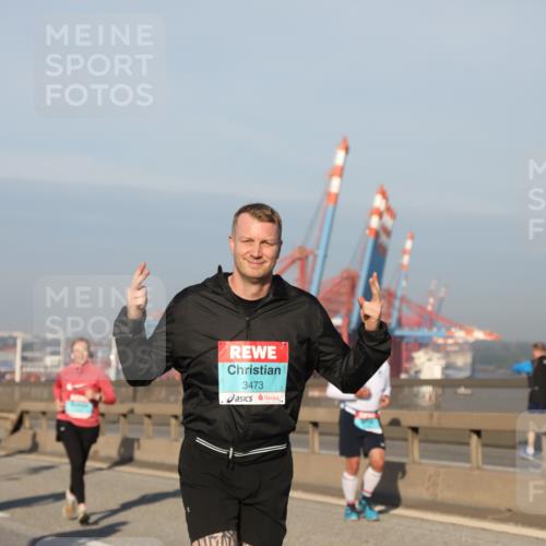 03.10.2025 - Köhlbrandbrückenlauf Yannick Fuchs http://msf.ph/oto/9177274 03.10.2025 08:48:16 Position 2 3473 meine-sportfotos.de